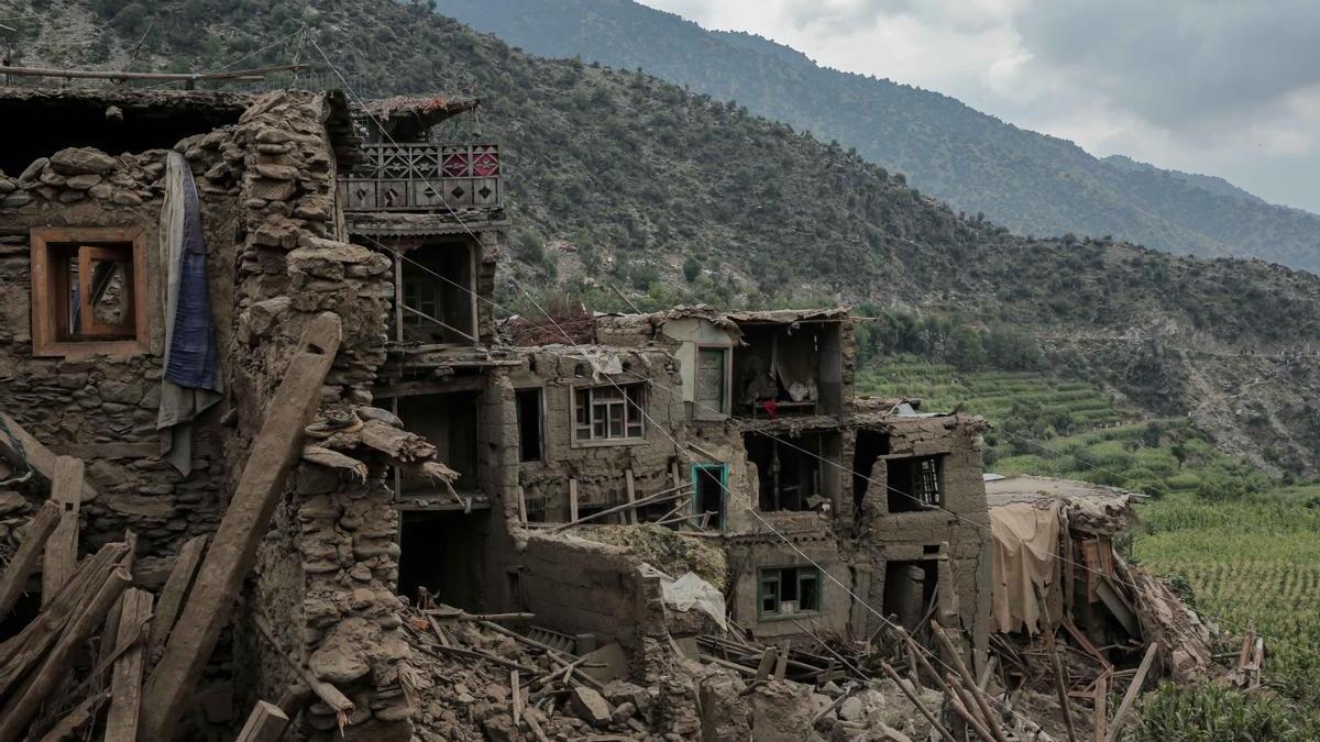 Viviendas dañadas por el terremoto en Kunar, Afganistán.