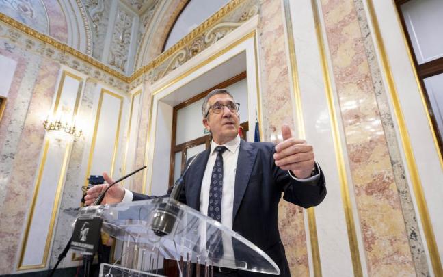 Patxi López comparece desde el Congreso tras la votación fallida de la investidura de Feijóo. Patxi López comparece desde el Congreso tras la votación fallida de la investidura de Feijóo.