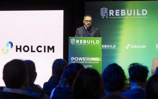 Denis Itxaso durante la presentacion de Eraiki Hub