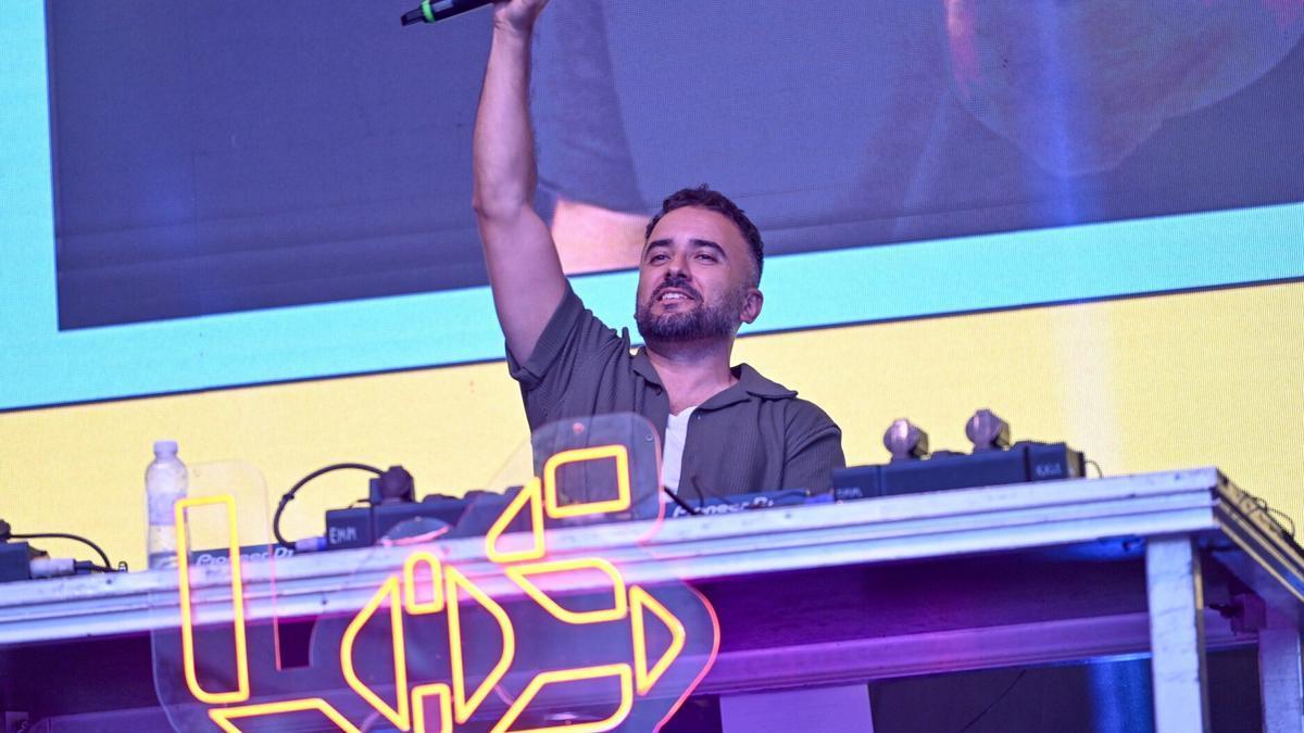 David Álvarez pinchando el año pasado en Los40 Summer Live de Zarautz.
