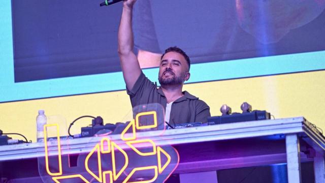 David Álvarez pinchando el año pasado en Los40 Summer Live de Zarautz.