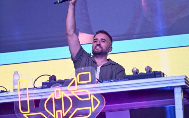 David Álvarez pinchando el año pasado en Los40 Summer Live de Zarautz.