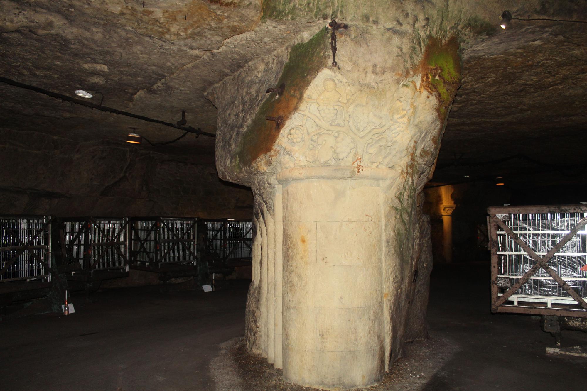 'Catedral sumergida' entre botellas de vino en las Bodegas Bouvet-Laduvay de Saumur.