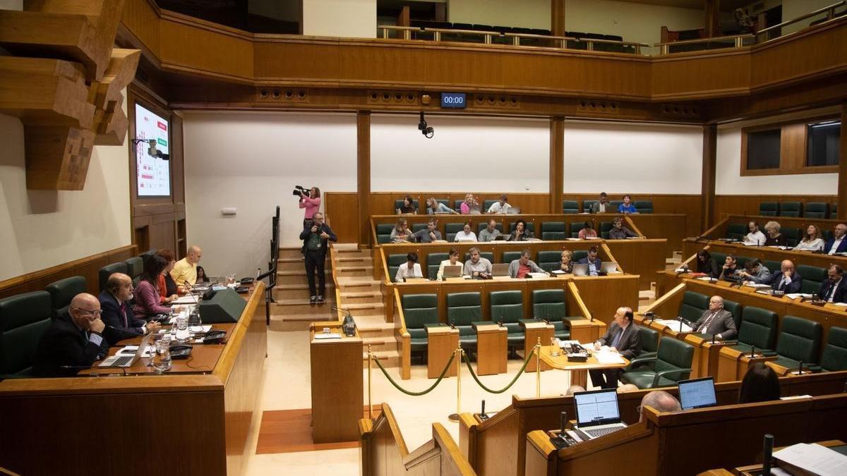 Pleno en el Parlamento Vasco.