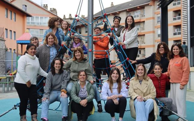 Participantes en el proyecto comunitario Amets Sarea, en la presentación de la iniciativa.