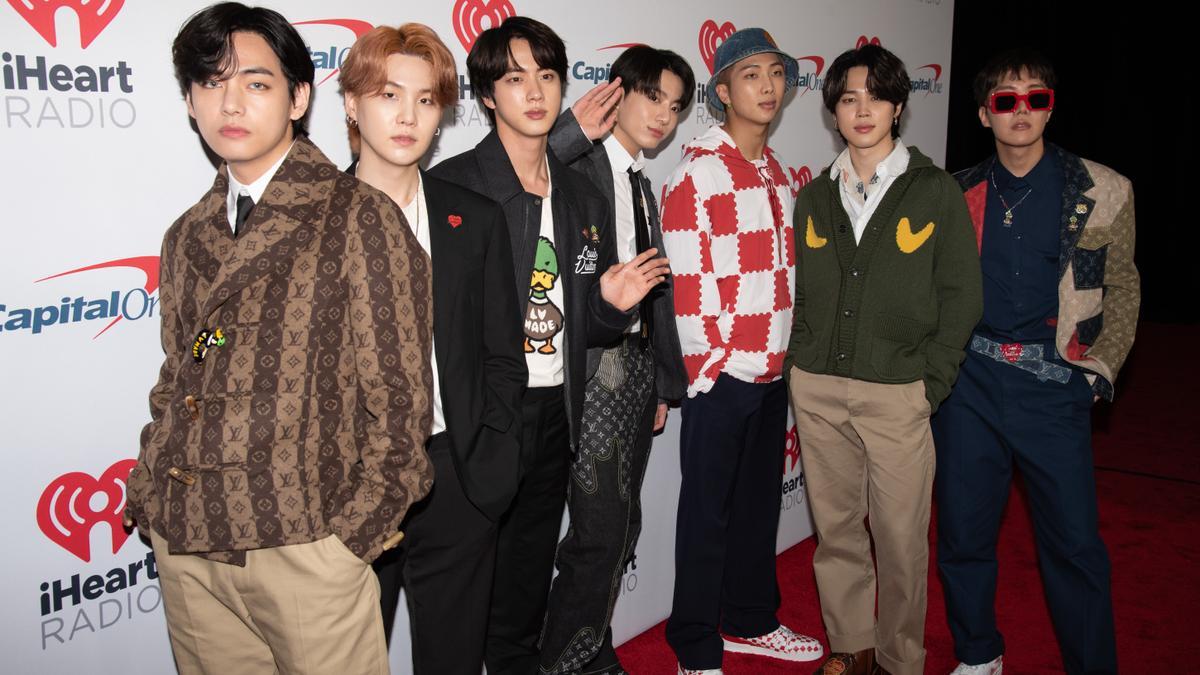 BTS lo forman (de izda a derecha): V, Suga, Jin, Jungkook, RM, Jimin y J-Hope.