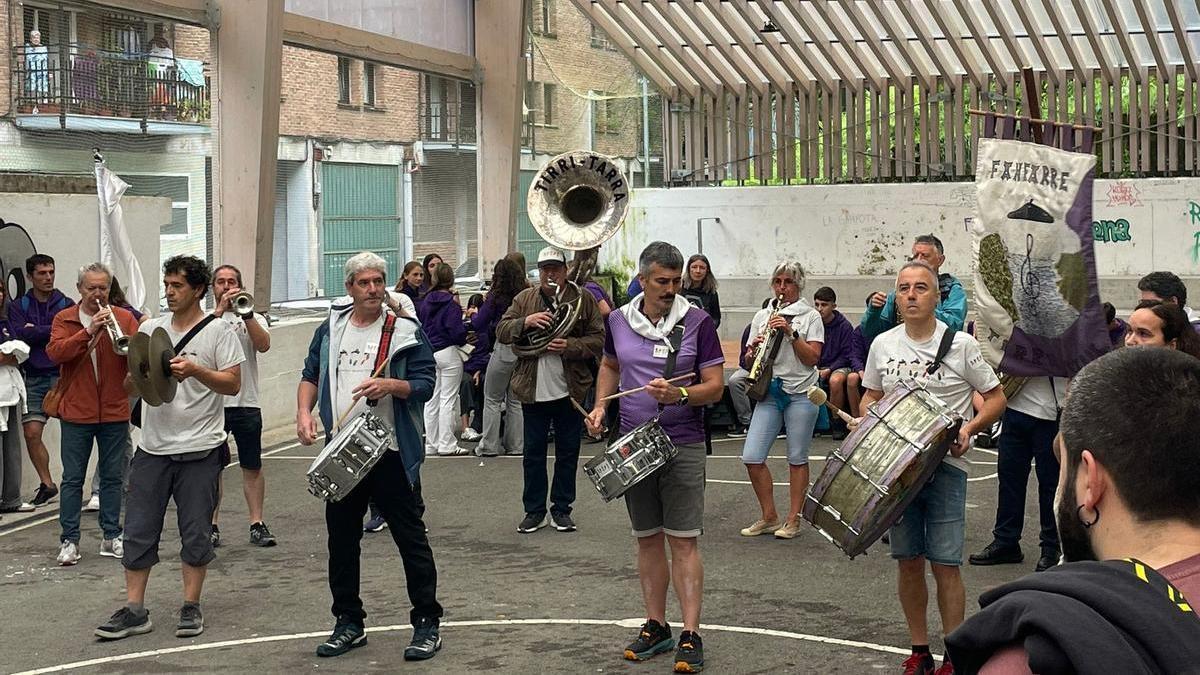 Tirri Tarra tocando en el espacio Proisa