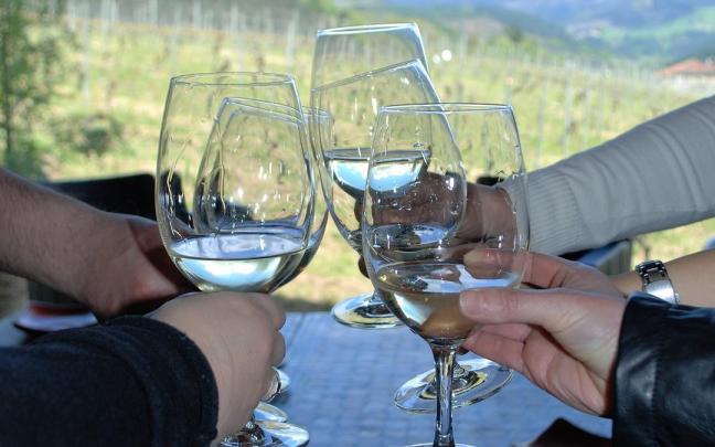 Brindis con txakoli alavés / Araceli Oiarzabal Brindis con txakoli alavés