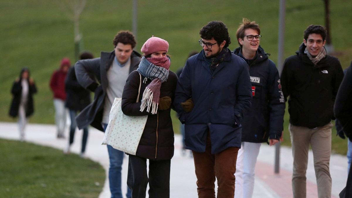 Los jóvenes vascos son los mejor formados del Estado.