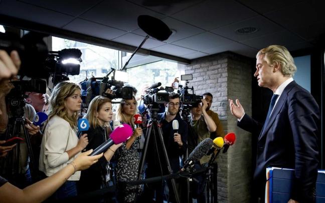 Geert Wilders comparece ante los medios tras las negociaciones. / EFE Geert Wilders comparece ante los medios tras las negociaciones.