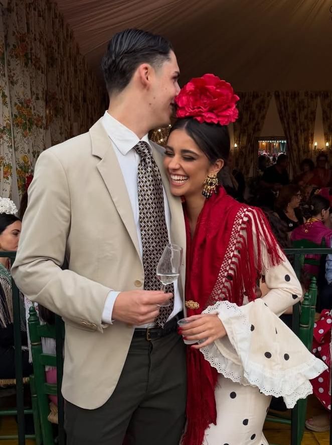 Gonzalo Torres, con Inés García en la pasada Feria de Abril.