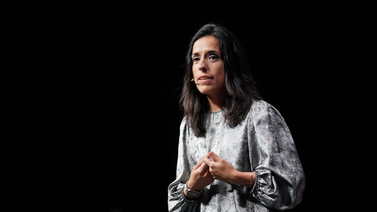 La hija de Fernando Buesa, Sara Buesa en un homenaje a Fernando Buesa y a su escolta Jorge Díez, asesinados por ETA.
