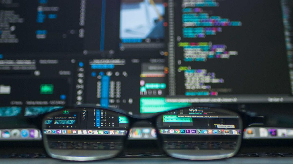 Es importante disponer del equipamiento y software adecuado para poder aprender y trabajar en el mundo real.