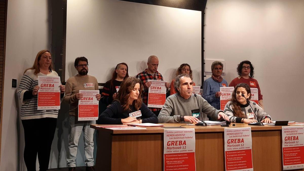 Los sindicatos han convocado una concentración el próximo 5 de marzo en los centros de trabajo bajo el lema "Zerbitzu publikoak indartzeko, soldata eta enplegua hemen adostu".