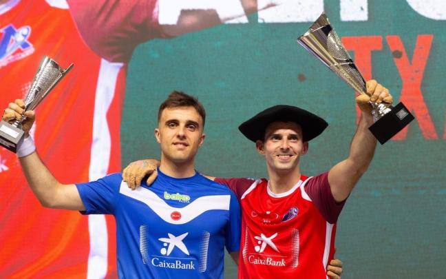 En imágenes: Jokin Altuna gana su cuarto Cuatro y Medio de San Fermín al derrotar a Jon Ander Peña en el Navarra Arena (22-21).