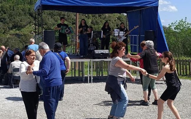 Santa Kruz erromeria Azkorten
