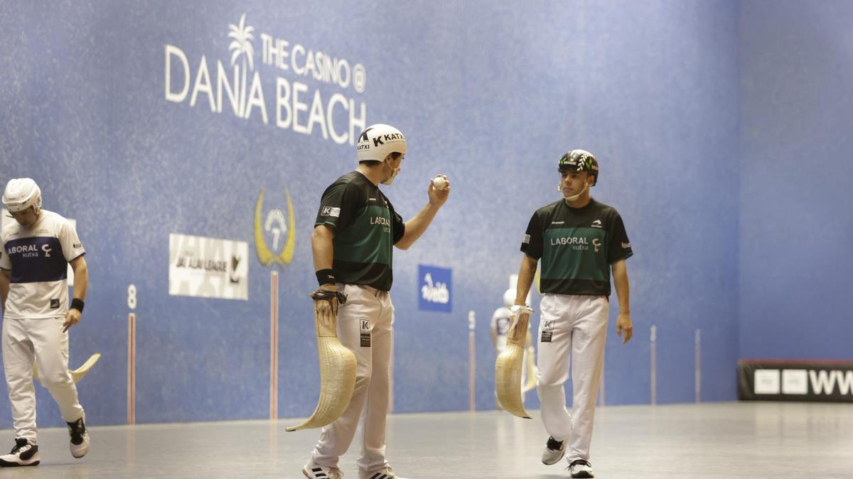Laduche-Basque y Goitia-Lekerika no fallan en el inicio de la Biscayne Cup de Dania ante Urreisti-Ibarluzea y Zulaika-Ubilla.