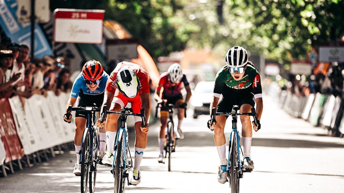 La navarra Paula Ostiz se hace con la victoria por milímetros en el Campeonato de España júnior en Granada