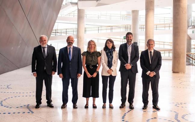 De izquierda a derecha, José Ignacio Zudaire, Guillermo Buces, Ángela Fernández, Teresa Rasero, Kepa Solaun y Luis Blanco-Urgoiti.