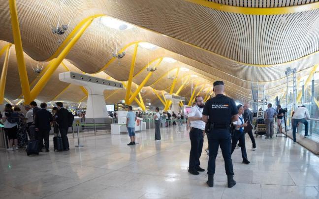 Viajeros en el Aeropuerto Adolfo Suárez Madrid-Barajas.