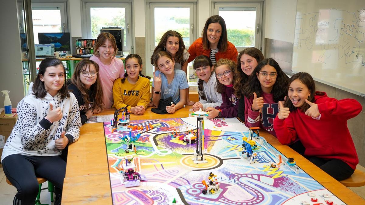 Equipo femenino alavés que forma parte del FLL Euskadi (Unamunzaga Eskola).