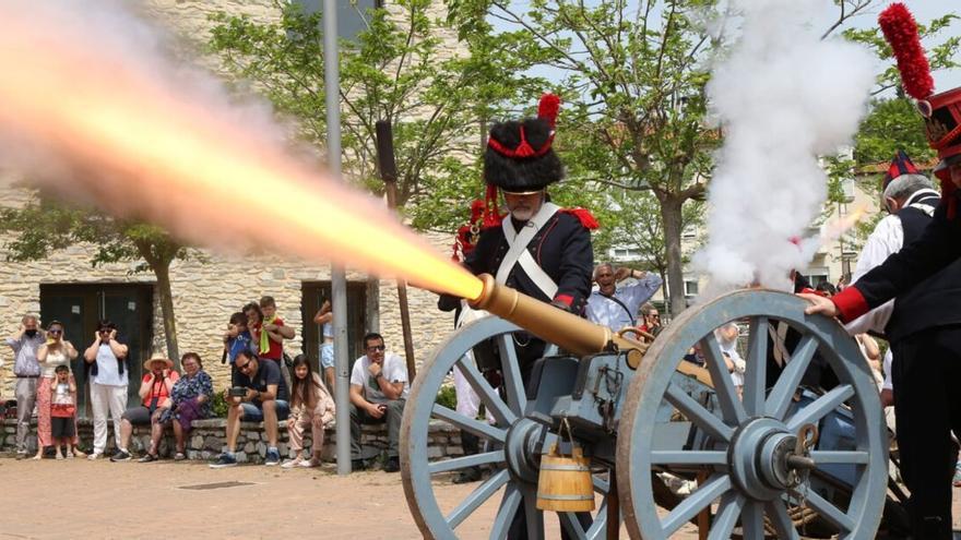 Cañonazo durante una recreación de la Batalla de Vitoria en anteriores ediciones