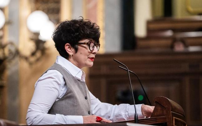 La portavoz del PNV en el Congreso, Maribel Vaquero, interviene en una sesión de control al Gobierno.