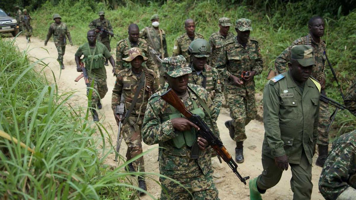 Miembros del ejército ugandés durante una operación antiterrorista.