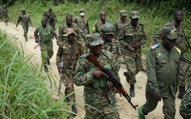 Miembros del ejército ugandés durante una operación antiterrorista.