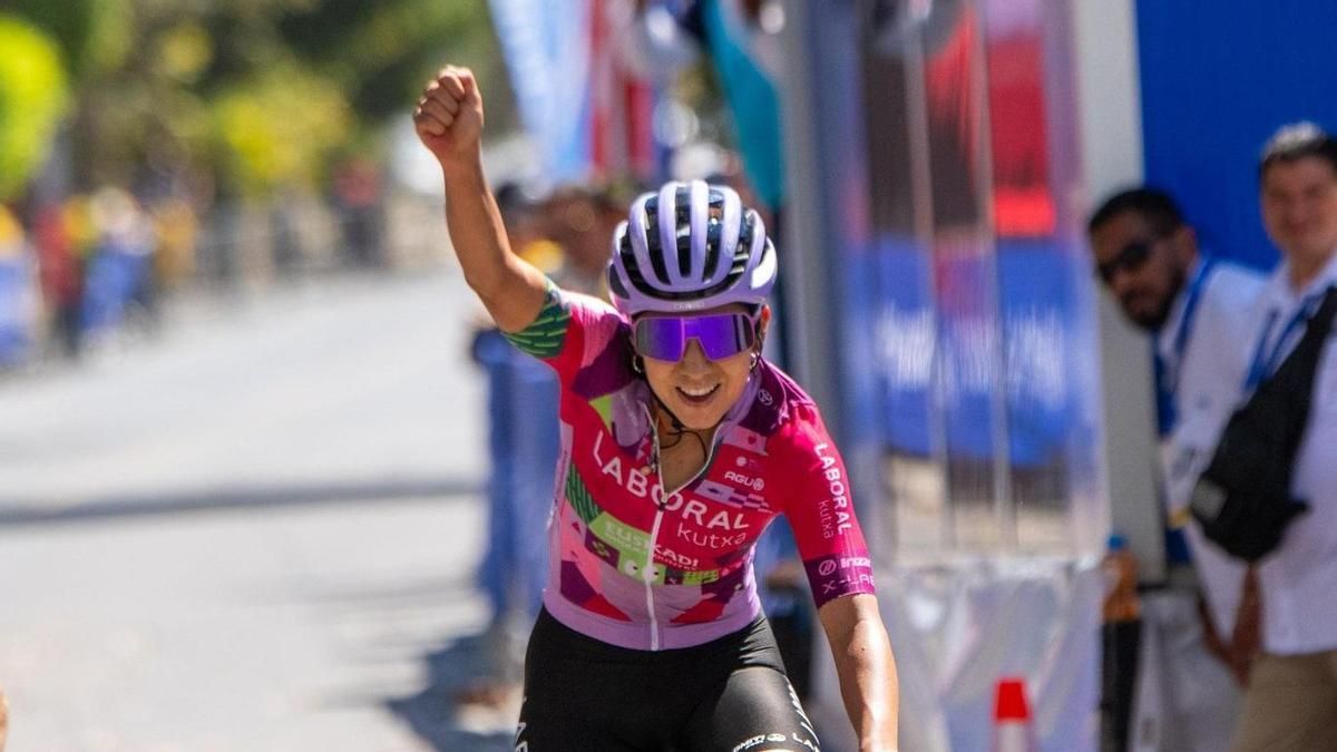 Paula Patiño festeja una de las ocho victorias del Laboral Kutxa-Euskadi en El Salvador.