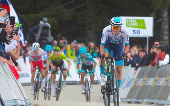 Pello Bilbao se impulsa al Tour desde Eslovenia.