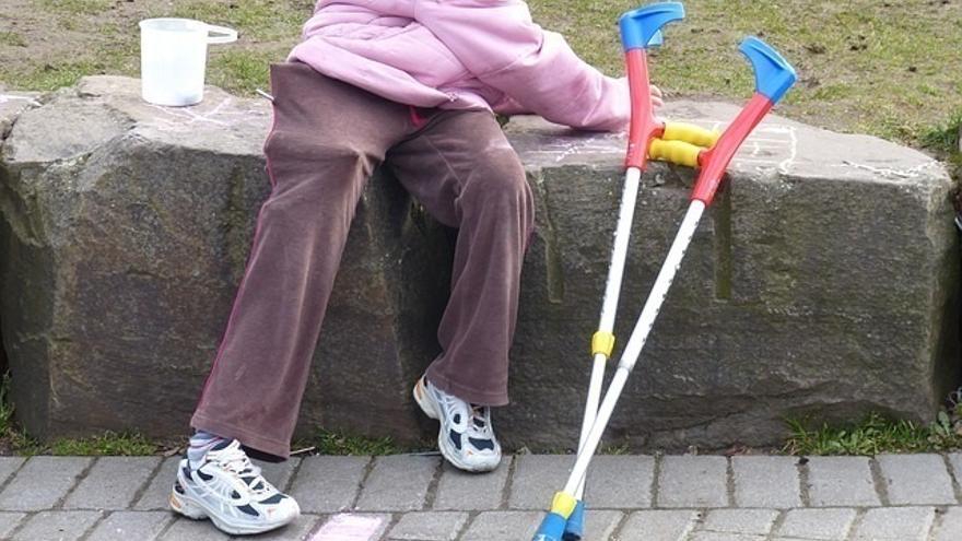 Un niño afectado por distrofia muscular de Duchenne.