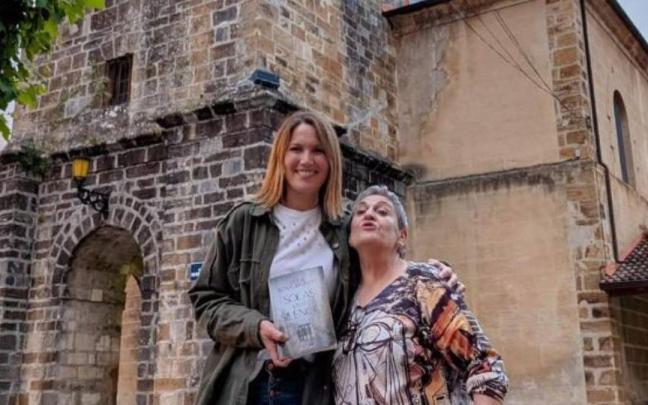 Silvia Intxaurrondo en una firma de su libro 'Solas en el silencio'