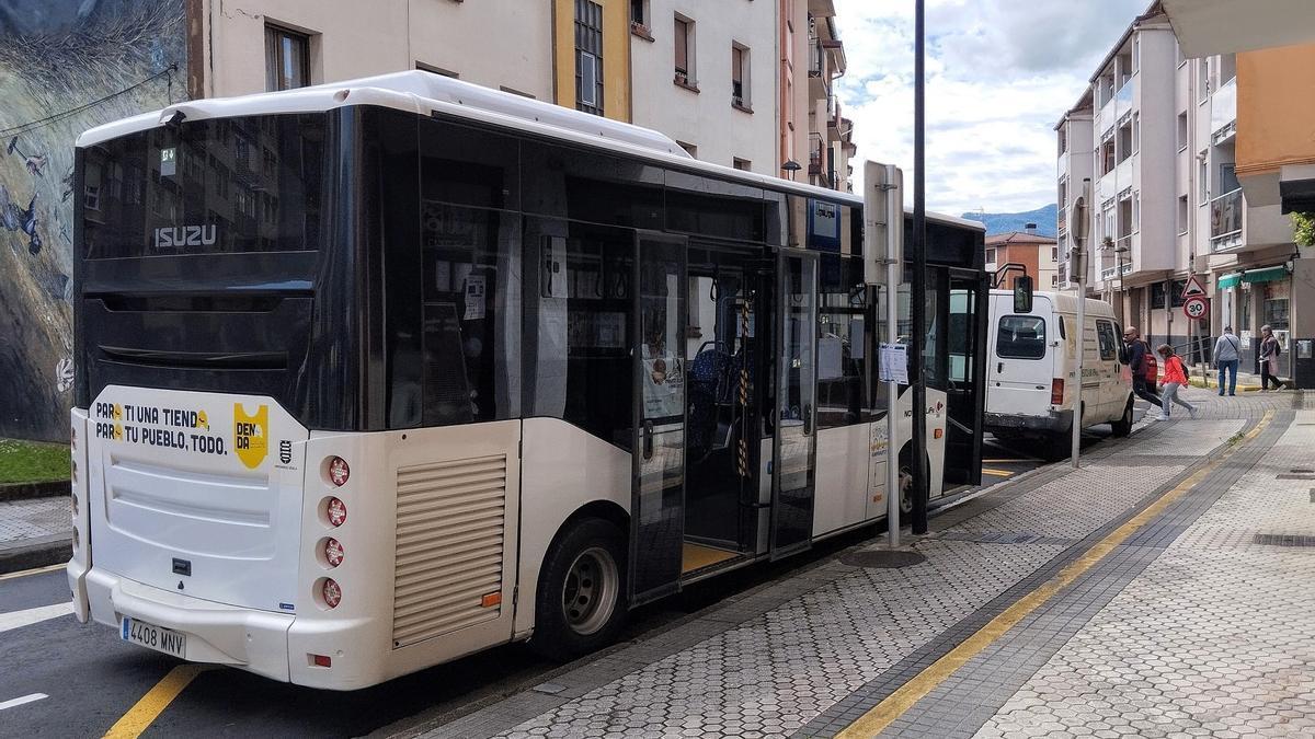 El Hiribus, en una parada.