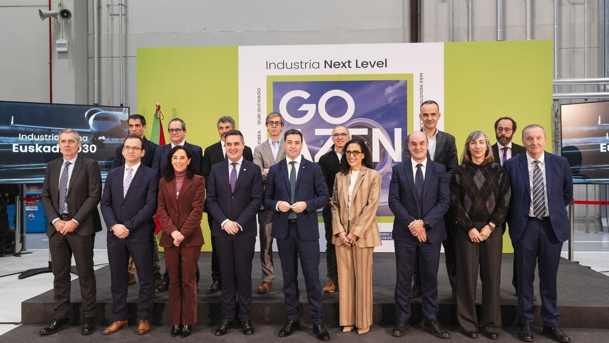 Imanol Pradales, Mikel Jauregi, Ana Villate, Carlos Alzola, Eva Azoulay, Ekain San José, Pedro Rodriguez, Norberto Lopez de Lacalle, Guillermo Celaya y Jean Philippe Aguerre, entre otros, en ITP Aero en Zamudio