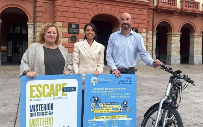 La plaza Untzaga sirvió de marco a la presentación de la Semana Europea de la Movilidad en Debabarrena.