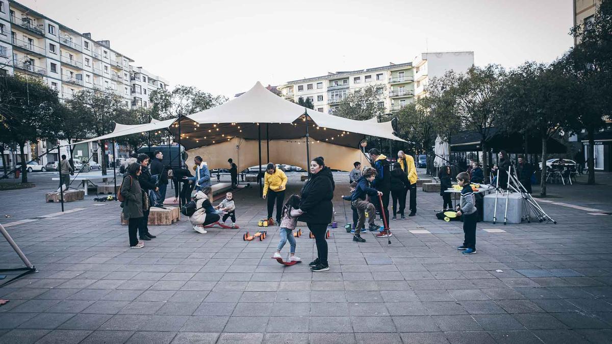 Foto de la carpa que cada Navidad se instala en la plaza Pío XII de Irun.