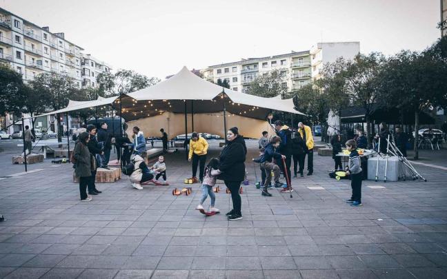Foto de la carpa que cada Navidad se instala en la plaza Pío XII de Irun.