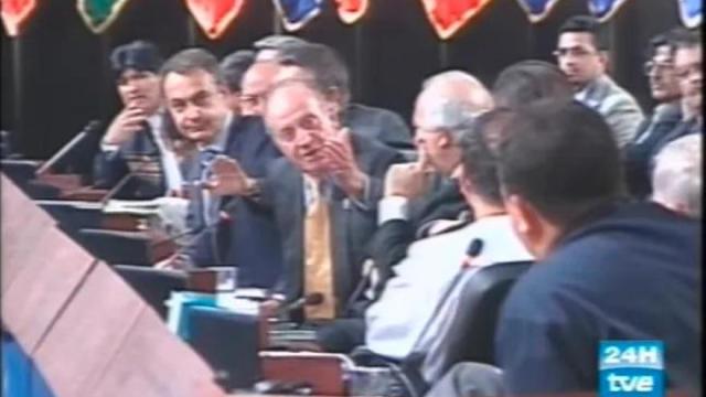 El Rey emérito Juan Carlos I manda callar a Hugo Chávez en 2007.