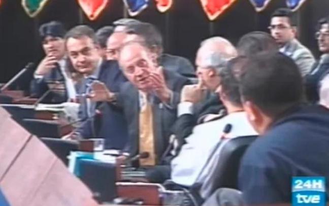 El Rey emérito Juan Carlos I manda callar a Hugo Chávez en 2007.