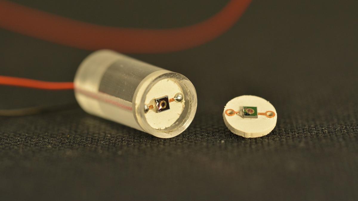 Montaje preliminar del detector de carburo de silicio para los tests de prueba.