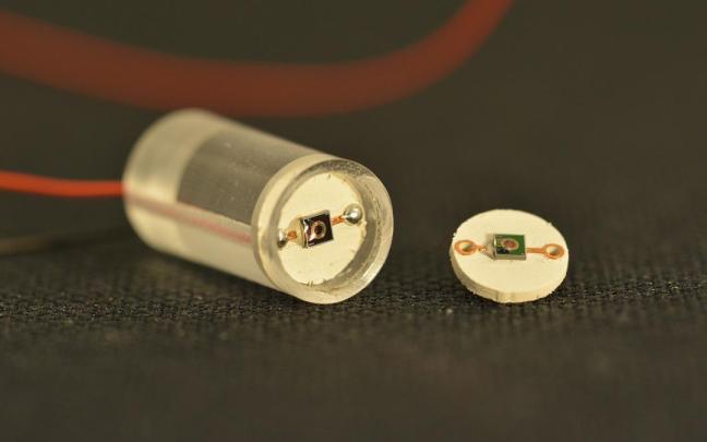 Montaje preliminar del detector de carburo de silicio para los tests de prueba.