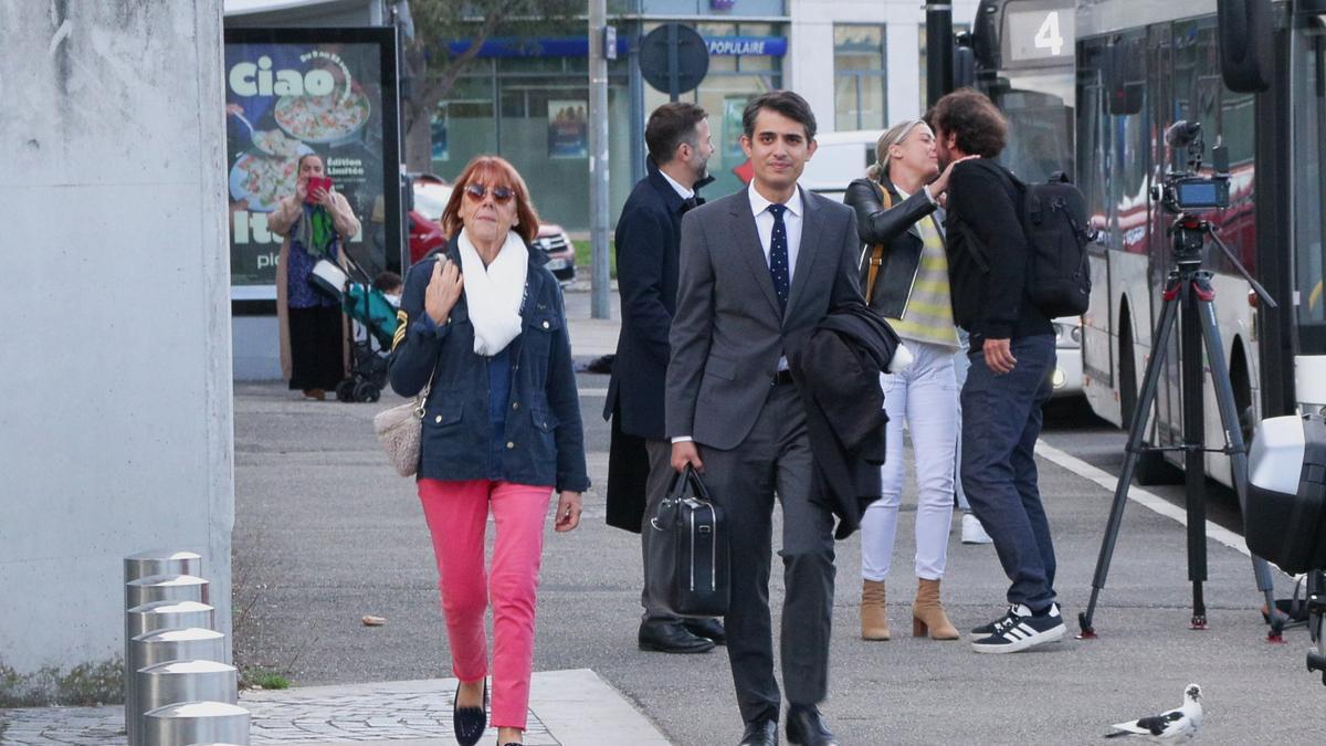 Gisèle Pelicot a su llegada a los tribunales.