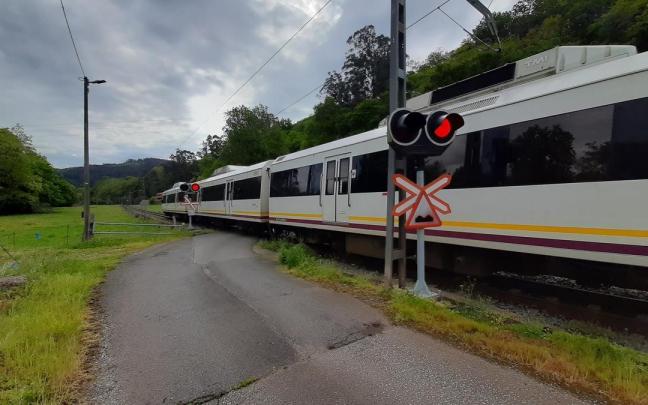 Tren de Cercanías en Cantabria, en una imagen de archivo. Tren de Cercanías en Cantabria, en una imagen de archivo.