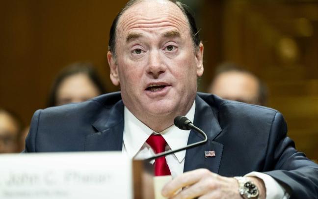 El secretario de la Marina de Estados Unidos abandona de forma "inmediata" su cargo.