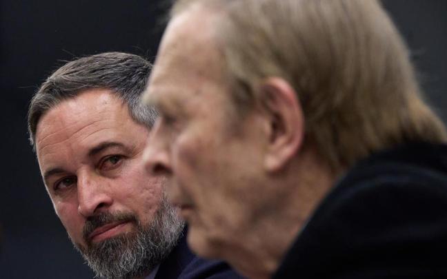 El líder de Vox, Santiago Abascal, junto al candidato de su moción de censura, Ramón Tamames. El líder de Vox, Santiago Abascal, junto al candidato de su moción de censura, Ramón Tamames.