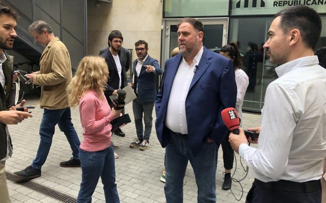 Junqueras, atendiendo recientemente a los medios de comunicación junto a la sede de ERC.