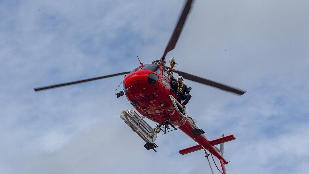 Helicóptero de SOS Navarra./ PATXI CASCANTE