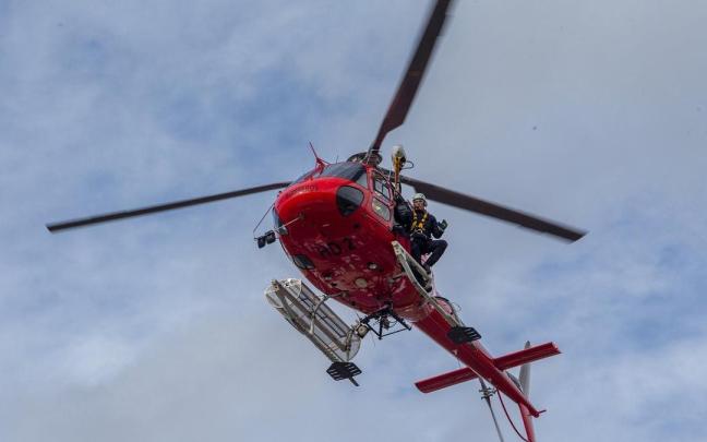 Helicóptero de SOS Navarra./ PATXI CASCANTE
