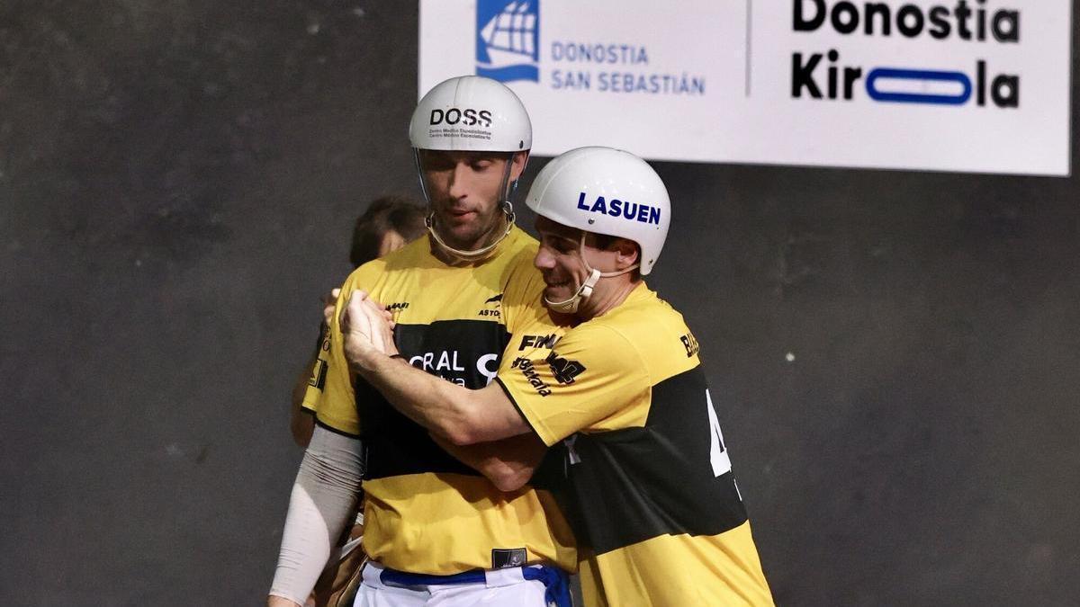 Barandika-López, durante la final de la Jai Alai League.